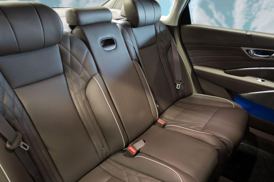 Интерьер Kia K900 (RJ) 2018 года  (фото 3 из 64)